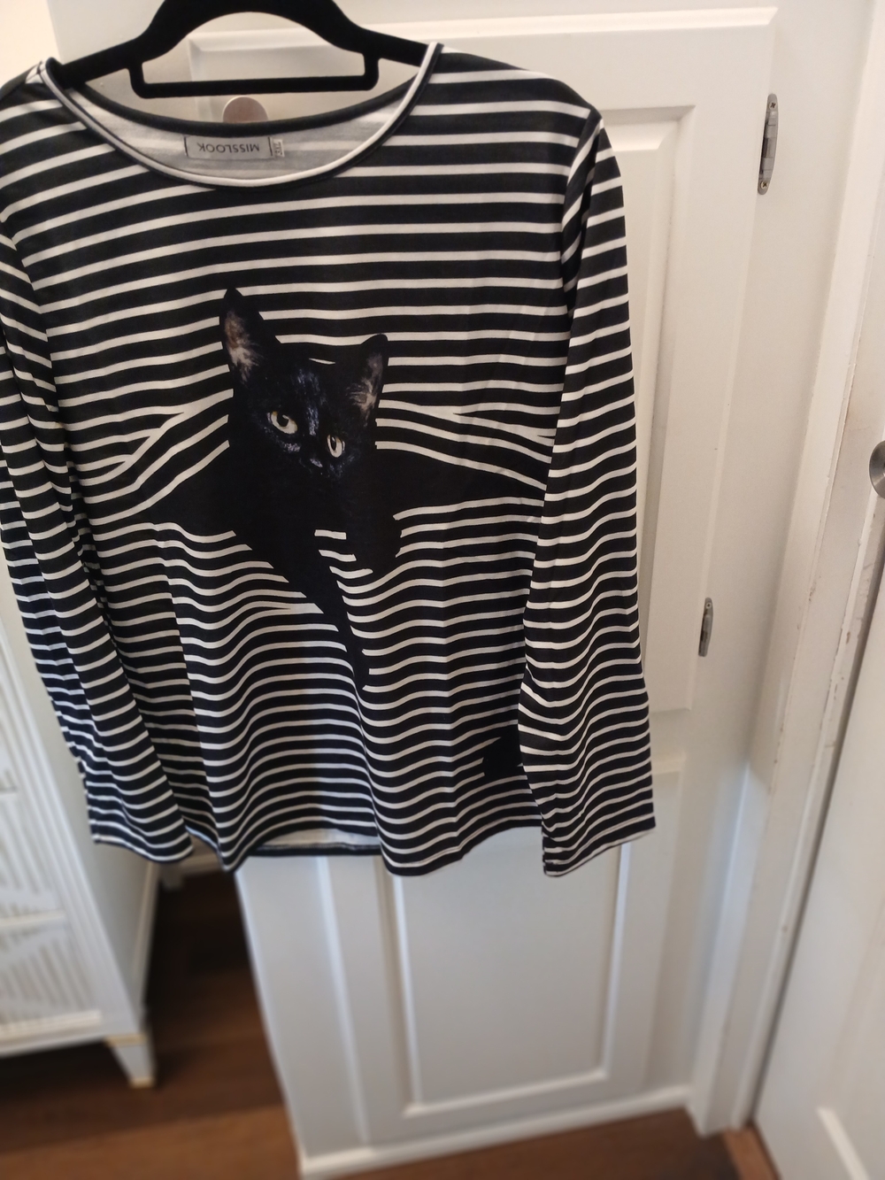 MISSLOOK Black & White Striped Long-Sleeve Top with Black Cat Graphic